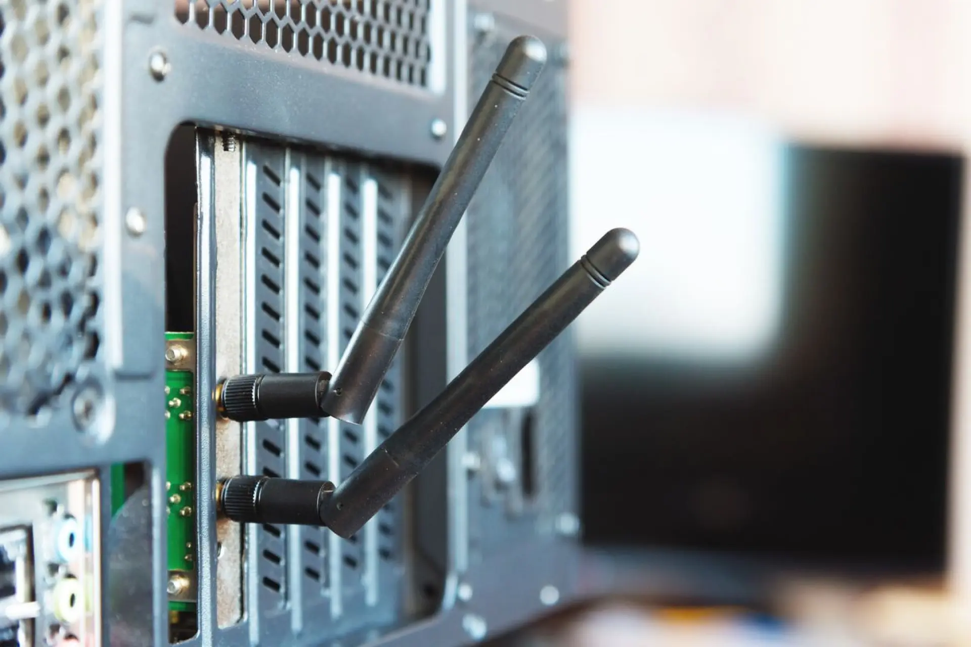 Antenna considerations for Wi-Fi 6 and Wi-Fi 6E
